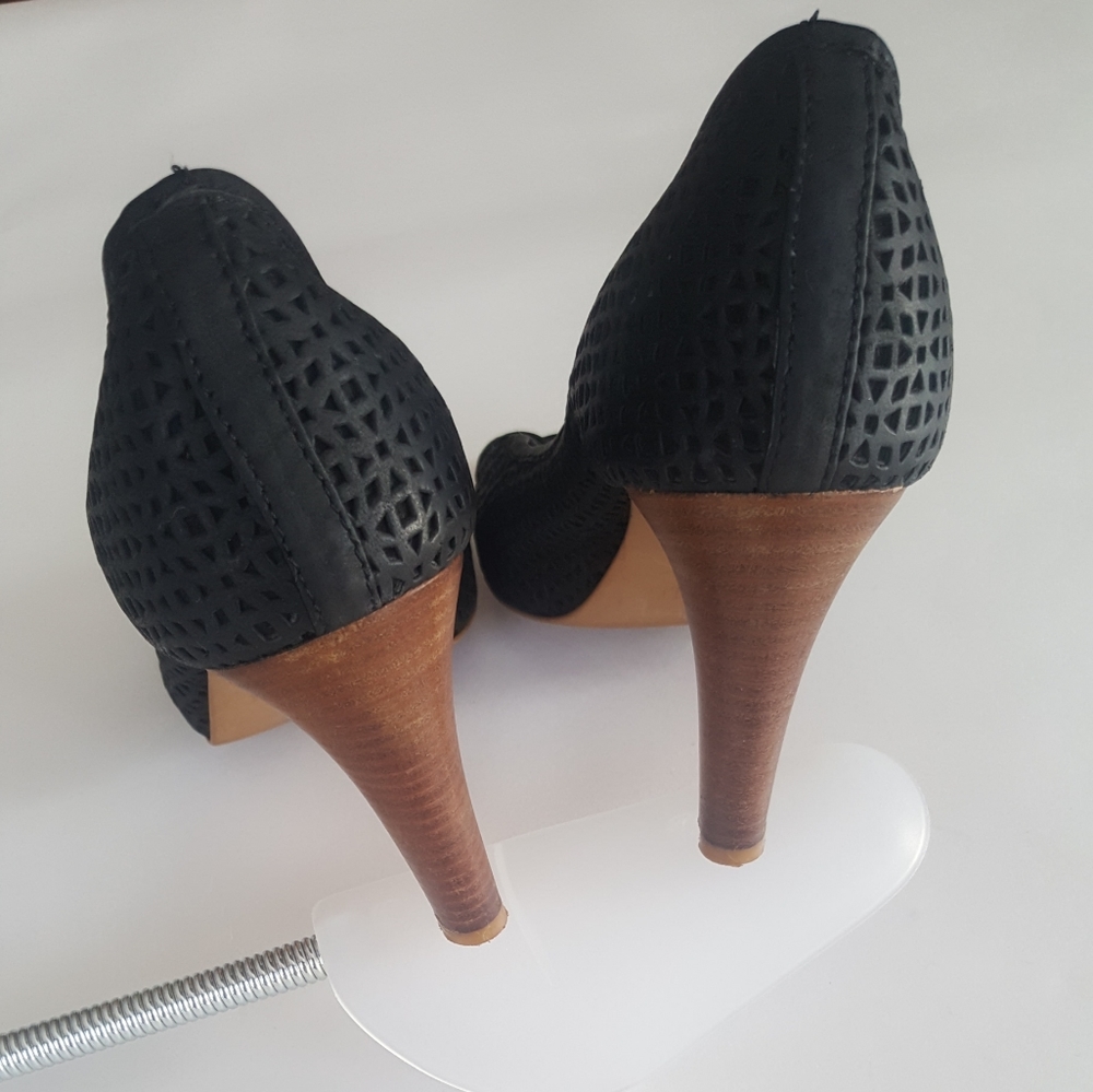 Minelli/Perforated Heels - Picture 5 of 5